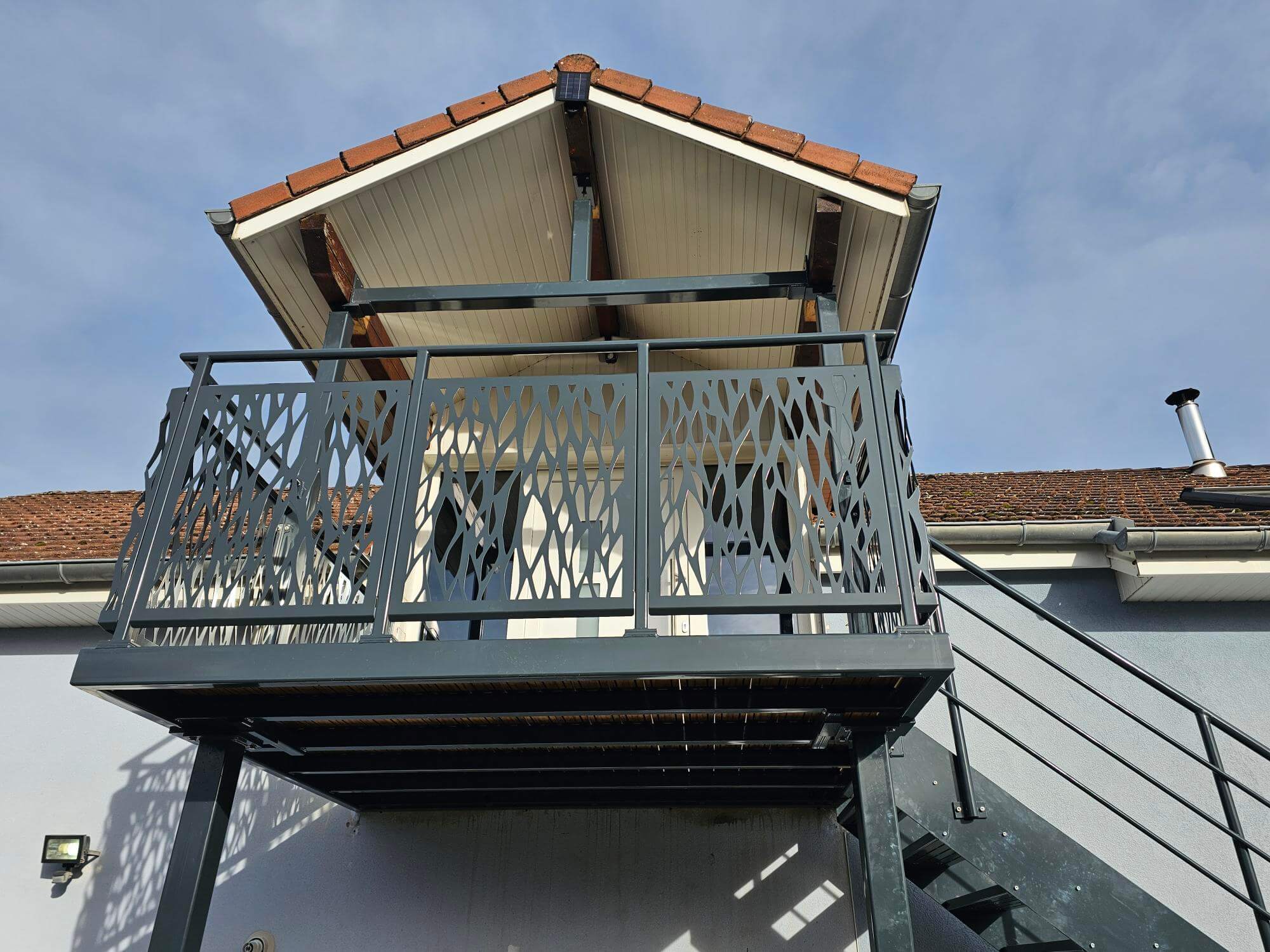 Balcon suspendu — brise-vue feuillage frontal