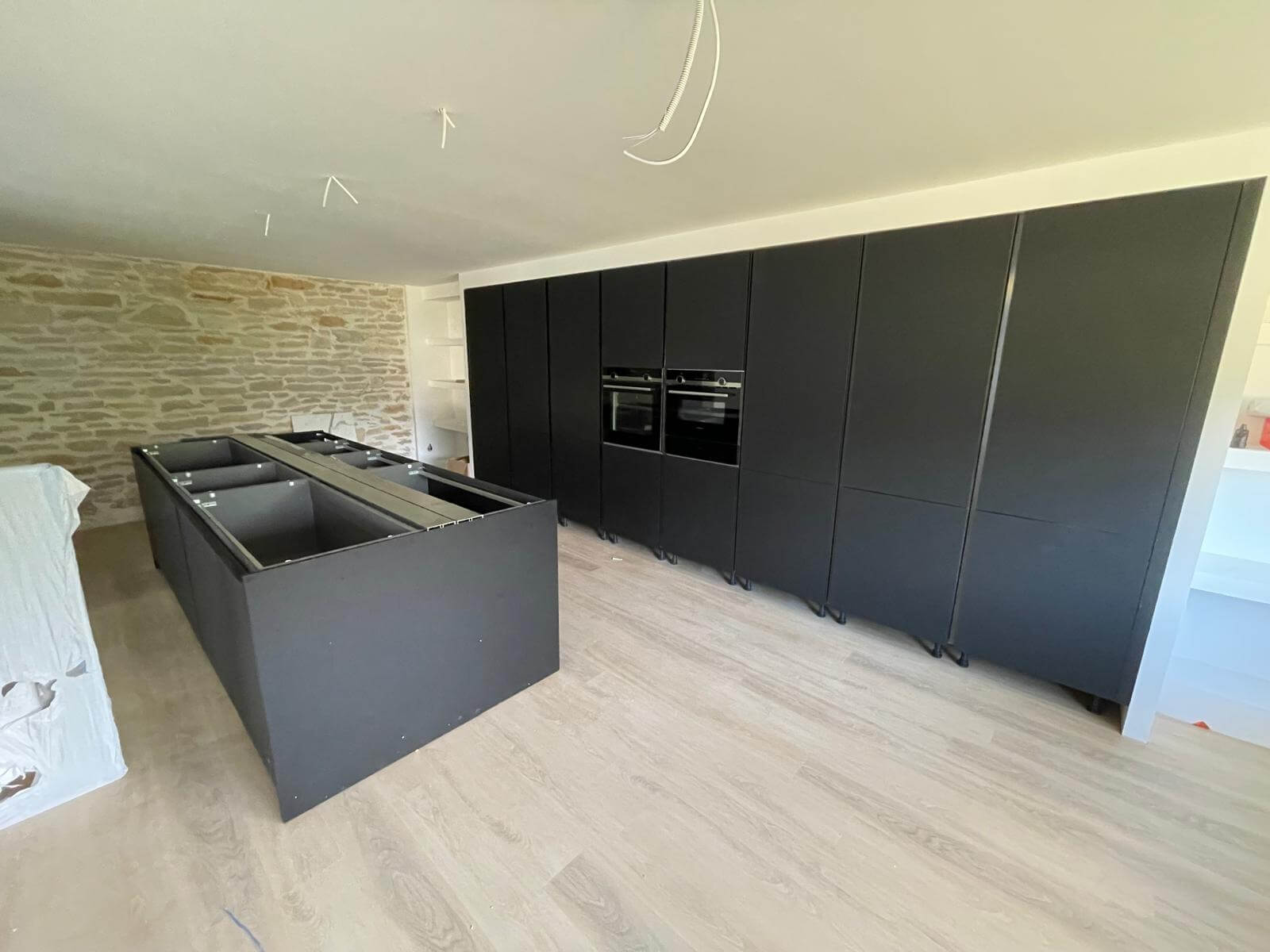 Cuisine sur mesure noire mate