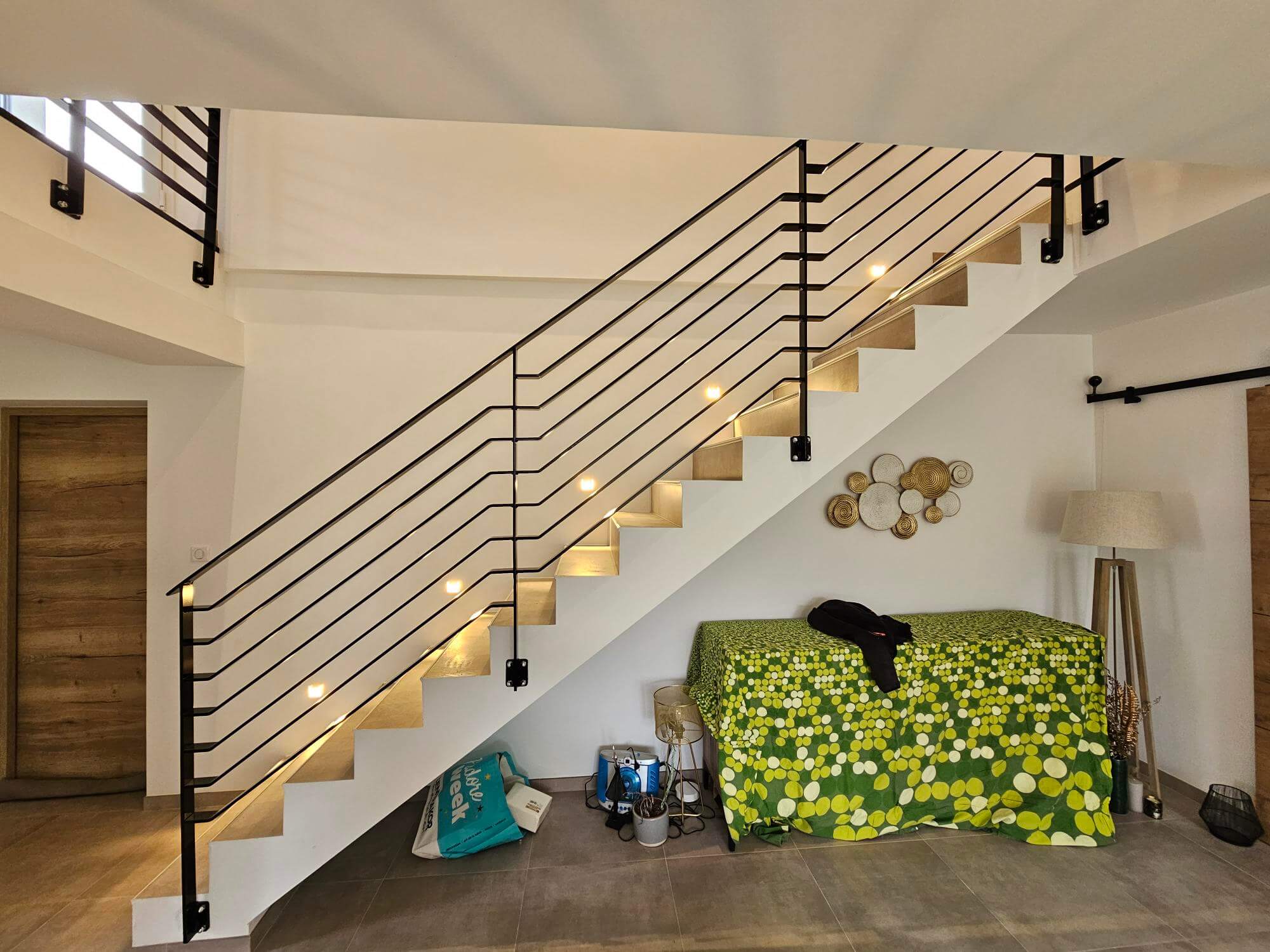 Escalier limon central & garde-corps fer
