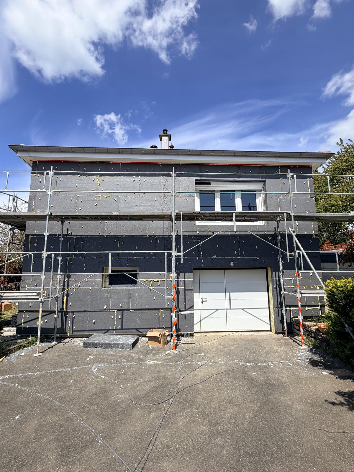 ITE bardage noir — chantier en cours