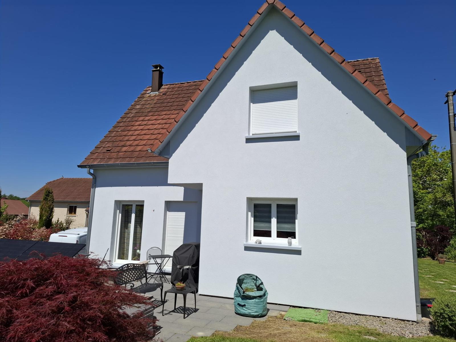 Façade ITE finition blanche — vue jardin