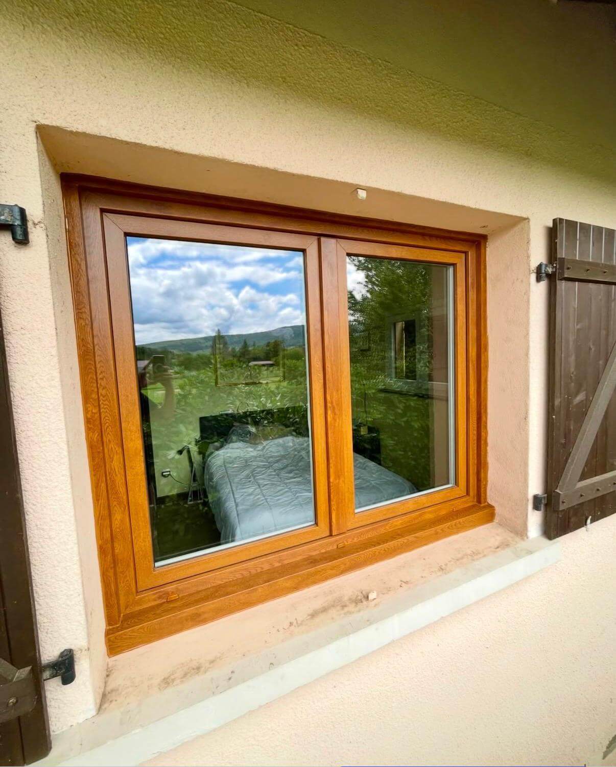 Fenêtre bois chêne doré