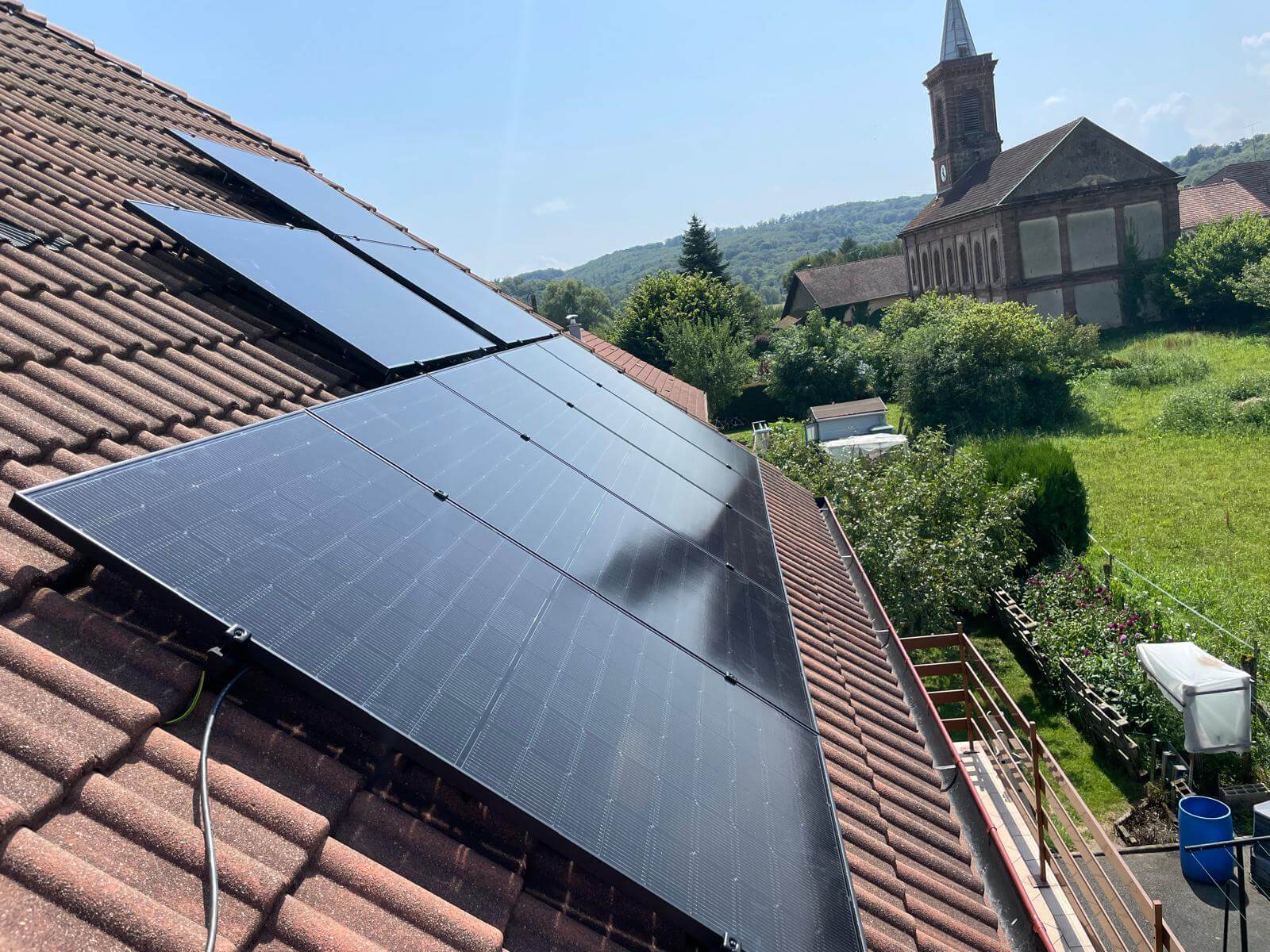 Panneaux photovoltaïques village