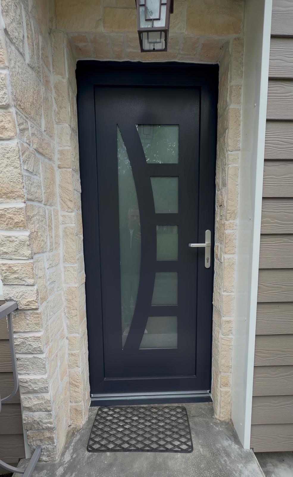 Porte d'entrée anthracite — vitrage arabesque