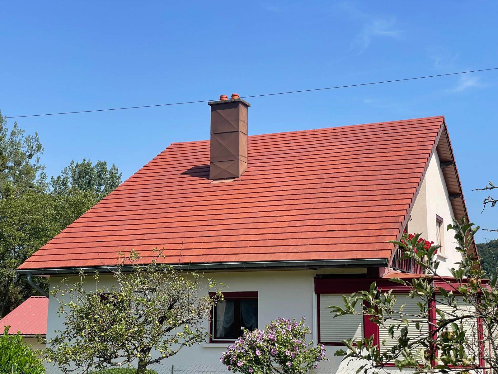 Tuiles Françaises Rouges Réfection de Toiture | AS Rénovation | Franche-Comté