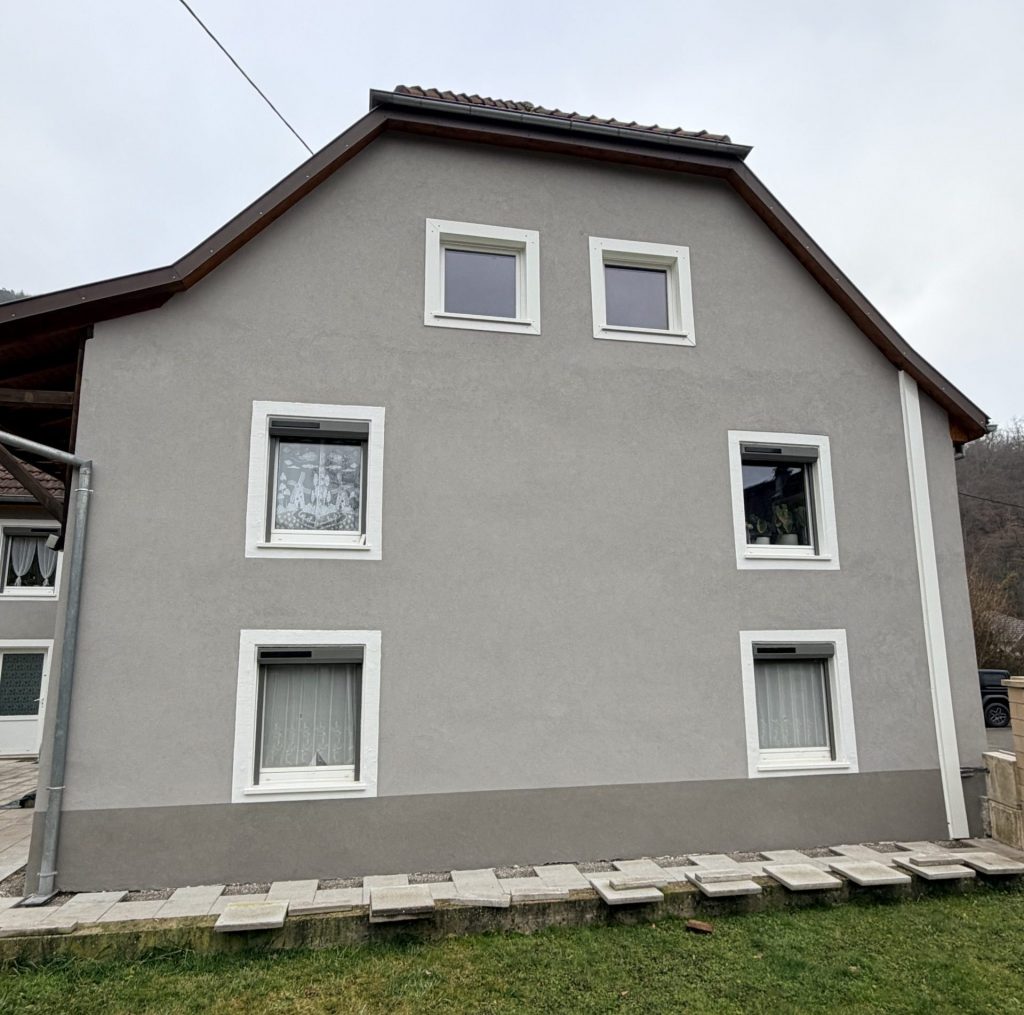 ravalement-facade-en-cours-travaux-doubs-25